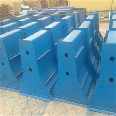 新疆高速隔離墩鋼模具銷售廠家圖片|新疆高速隔離墩鋼模具銷售廠家產(chǎn)品圖片由保定天順模具制造公司生產(chǎn)提供-